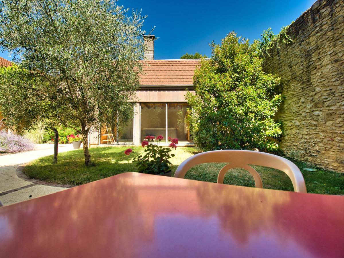 Logis Hotel Archambeau Thonac Экстерьер фото