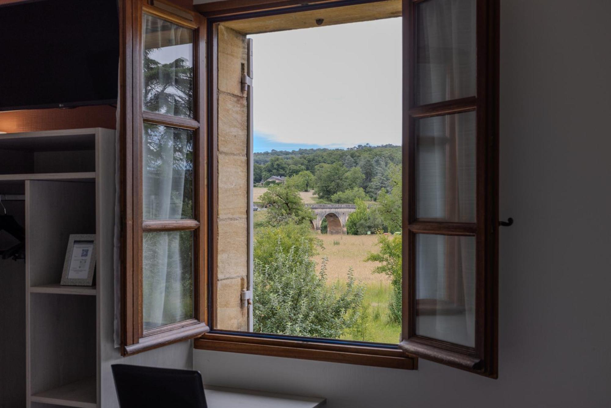 Logis Hotel Archambeau Thonac Экстерьер фото