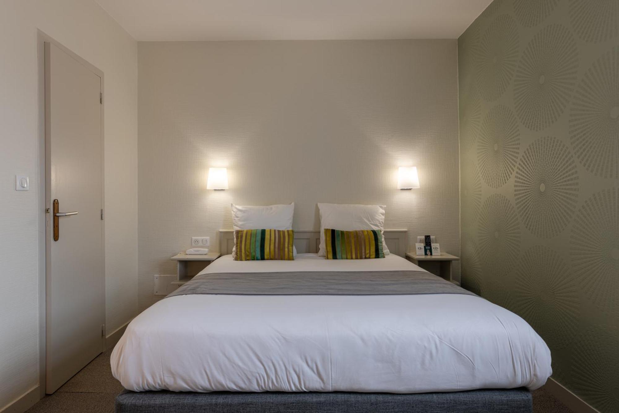 Logis Hotel Archambeau Thonac Экстерьер фото