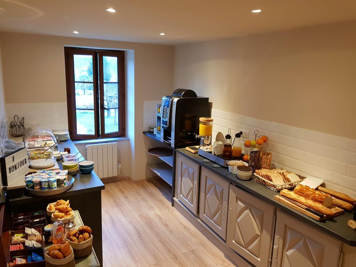 Logis Hotel Archambeau Thonac Экстерьер фото