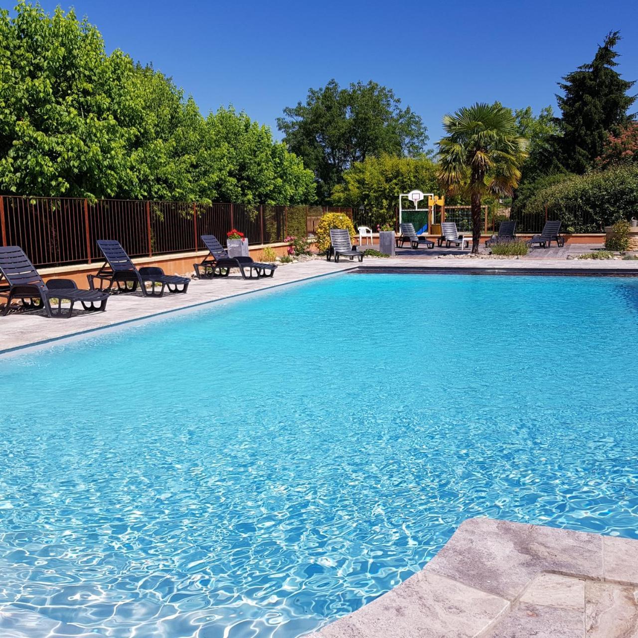 Logis Hotel Archambeau Thonac Экстерьер фото